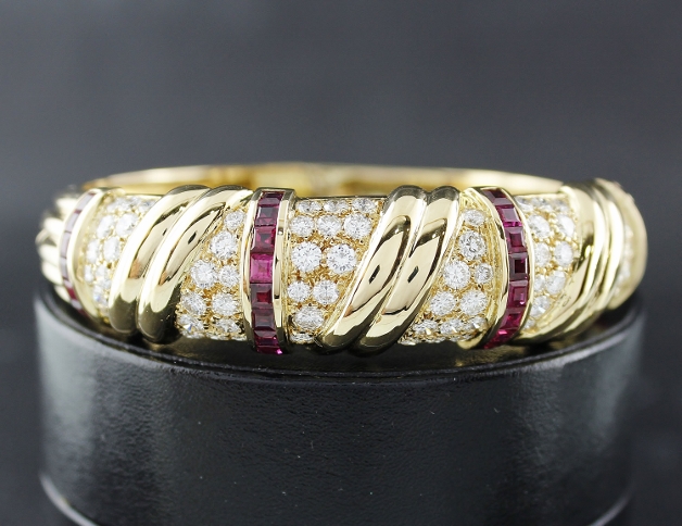 (image for) A 18K YELLOW GOLD DIAMOND AND RUBY BANGLE